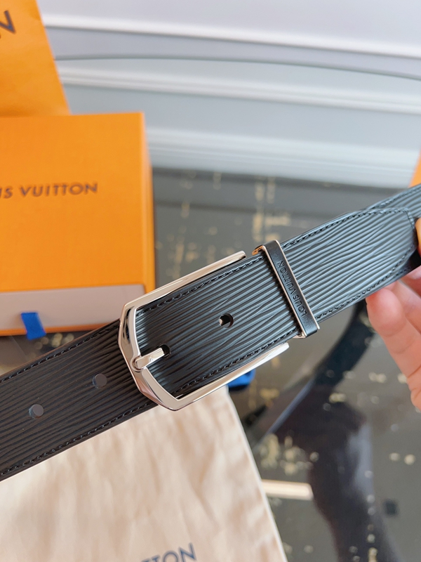 ルイヴィトンベルト背面デザイン